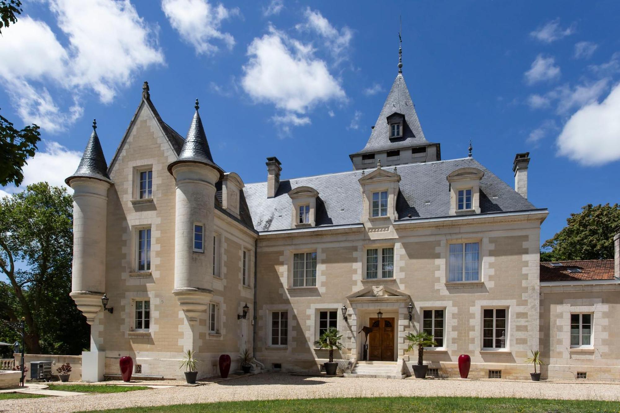 Chateau De Bellevue B&B Et Appartements Avec Piscine Saisonal Chauffee Et Chambres Partout Climatisees Saint-Avit  Kültér fotó