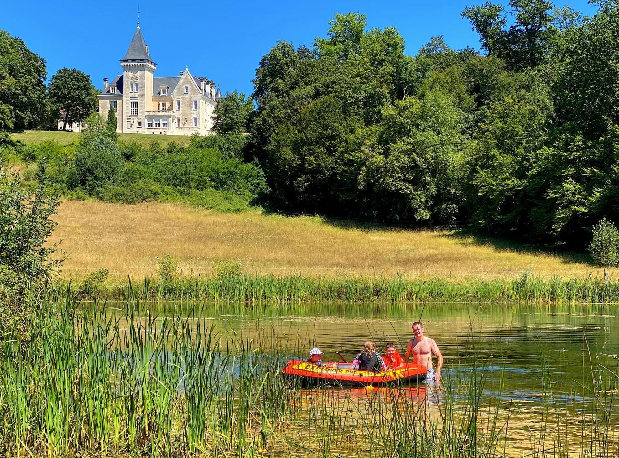 Chateau De Bellevue B&B Et Appartements Avec Piscine Saisonal Chauffee Et Chambres Partout Climatisees Saint-Avit  Kültér fotó